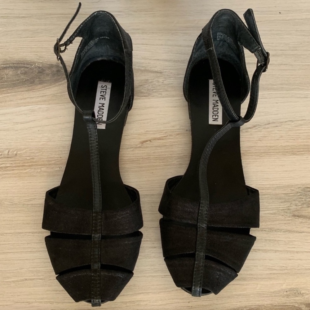 Steve Madden Dallan Flat T-Strap Sandals in Black Size 7